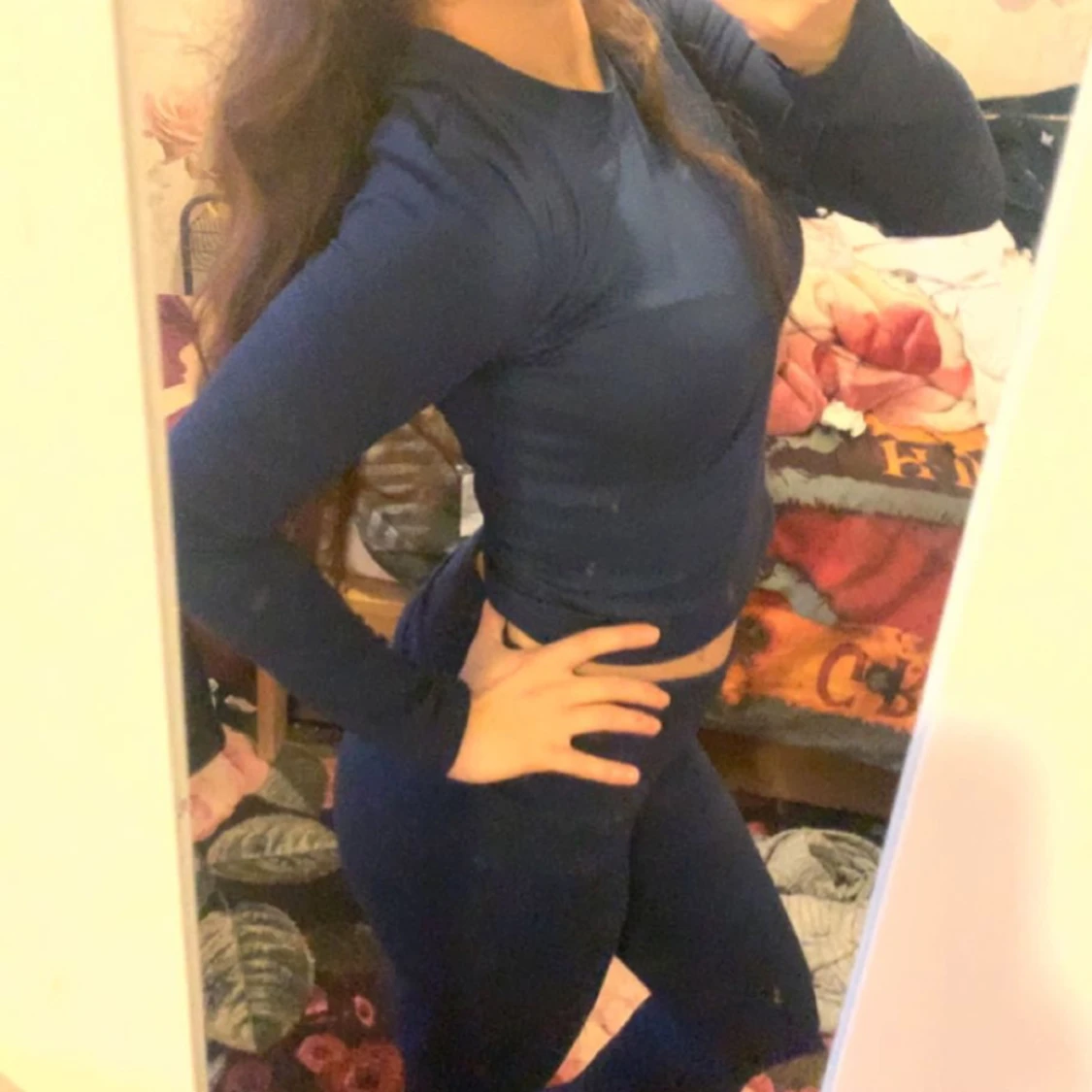 Två långärmade croppade träningströjor - 1