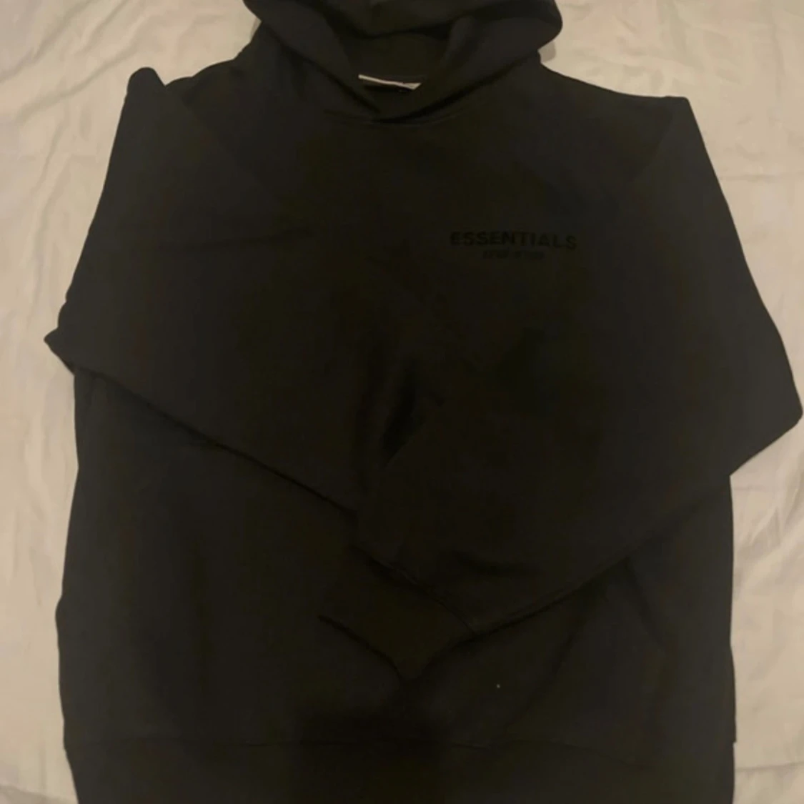 Svart Essentials hoodie med huva - 2