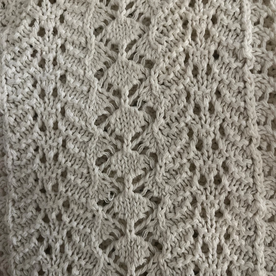 Beige stickad blus med volang från Zara - 2