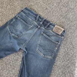 Replay jeans - Snygga Replay jeans i storlek W31/L32. Skriv om du undrar något! Priset är inte hugget i sten! 🔥