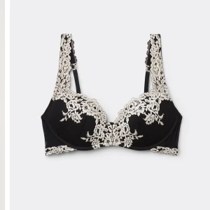 Intimissimi BH - Svart intimissimi Bh som är hyfsat använd men utan någon defekt. Storlek 75B. Nypris 559kr. Skriv för frågor
