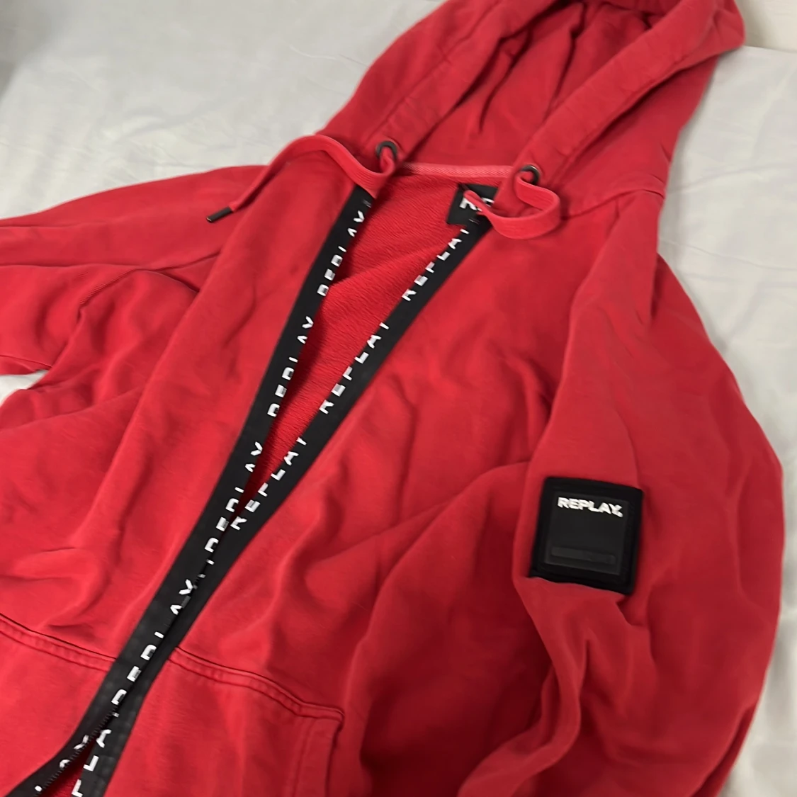 Röd hoodie från Replay med huva - 3