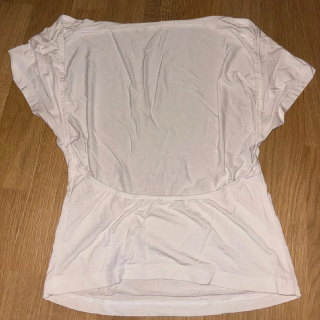 Svart och vit kortärmad topp - 2