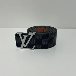 Lv Bälte - Hejsan, säljer ett helt nytt bälte aldrig tidigare använd. Storlek 110cm. Postar alltid inom 24h efter köpet. Skriv gärna om du har fler frågor.