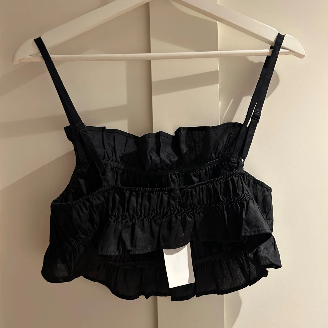 Svart volang linnetopp från H&M - 1