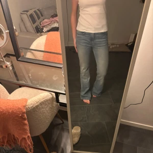 Bootcut jeans  - Från Mango, mid waist. 🥰