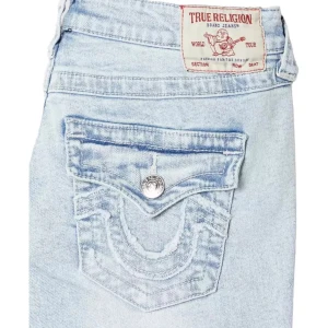 Ljusblå True Religion bootcut jeans - Säljer ett par ljusblå jeans från True Religion med ikonisk broderad bakficka och snygga detaljer. Jeansen är lowrise och flare. knappt använda pga dom är för stora. Storlek w24 och skulle säga att dom är en XS-S