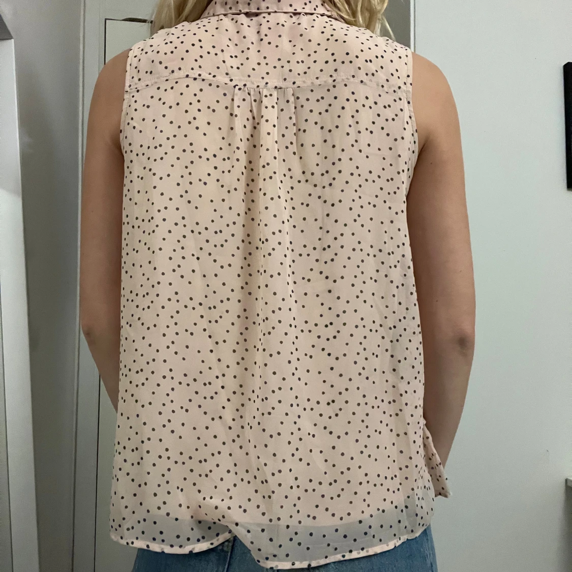 Prickig volangblus i ljusrosa - 2