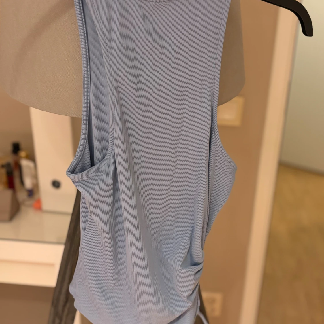 Ljusblå ribbad linnetopp Gina Tricot - 1