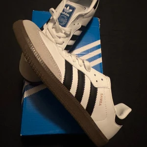 adidas samba white black gum storlek 42 sambas vit svart - först till kvarn skriv vid frågor ;) 😊 (helt nya*)