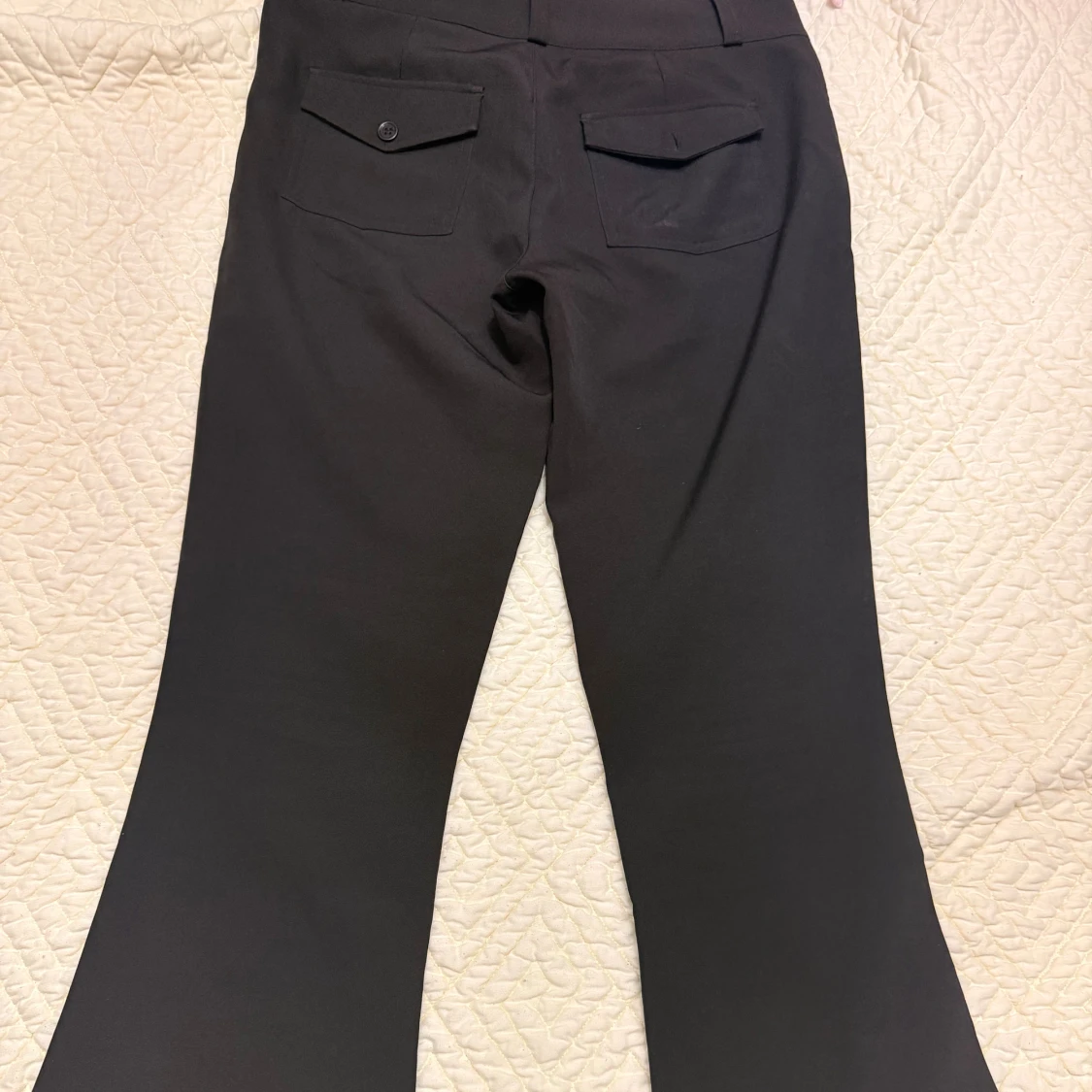 Svarta bootcut kostymbyxor med fickor - 2