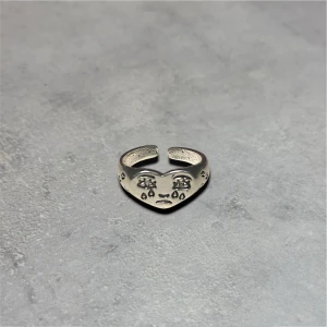 Ring i rostfritt stål - Silver ring i rostfritt stål ”tears of heart”, justerbar
