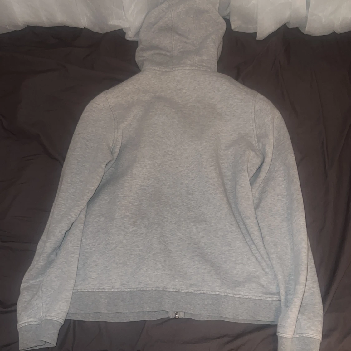 Ljusgrå hoodie från Sail Racing - 1