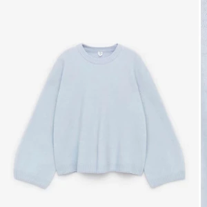 Arket ljusblå stickad tröja  - Endast Andvänd 2 gånger så nytt skick. Stor i storleken. Pris kan diskuteras. Nypris:990kr❤️❤️