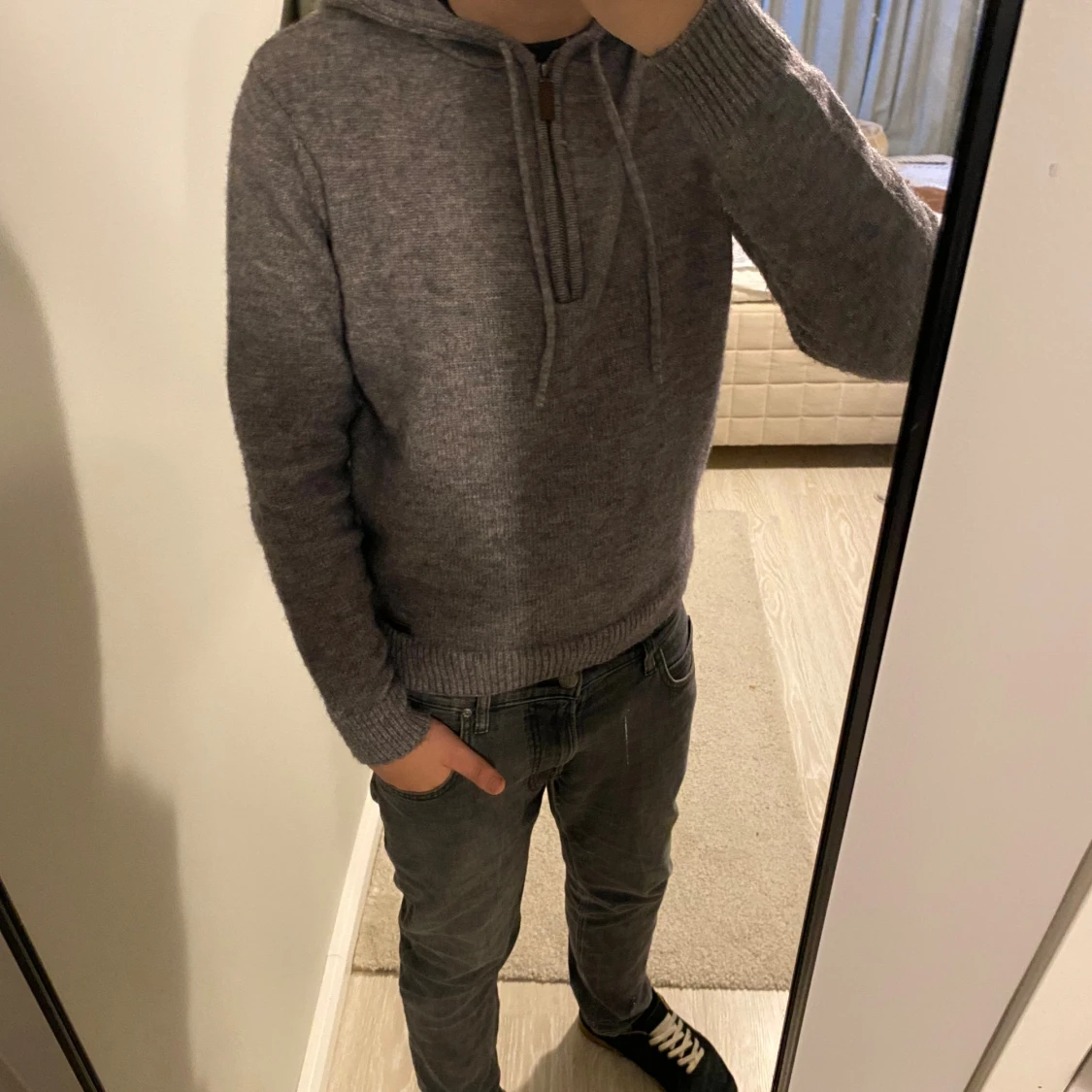 Grå stickad hoodie från Pier One