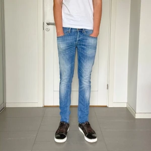 Dondup George jeans  - Säljer nu dessa snygga Dondup George jeans, skriv för fler bilder/frågor🙌🏼
