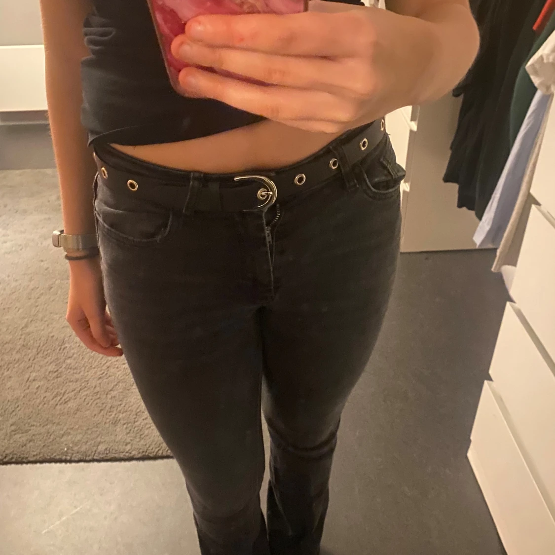 Svart bälte med silverfärgade nitar - 1