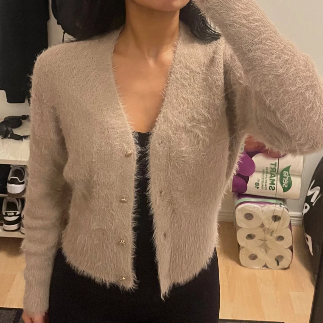 Ljusrosa fluffig kofta med knappar - 1