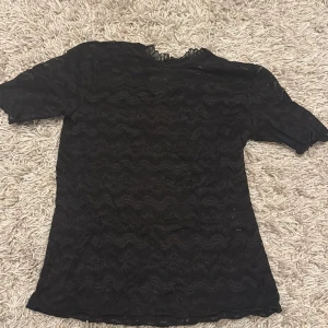 spets tröja - en fin spets tröja i svart perfekt till festliga tillfällen.