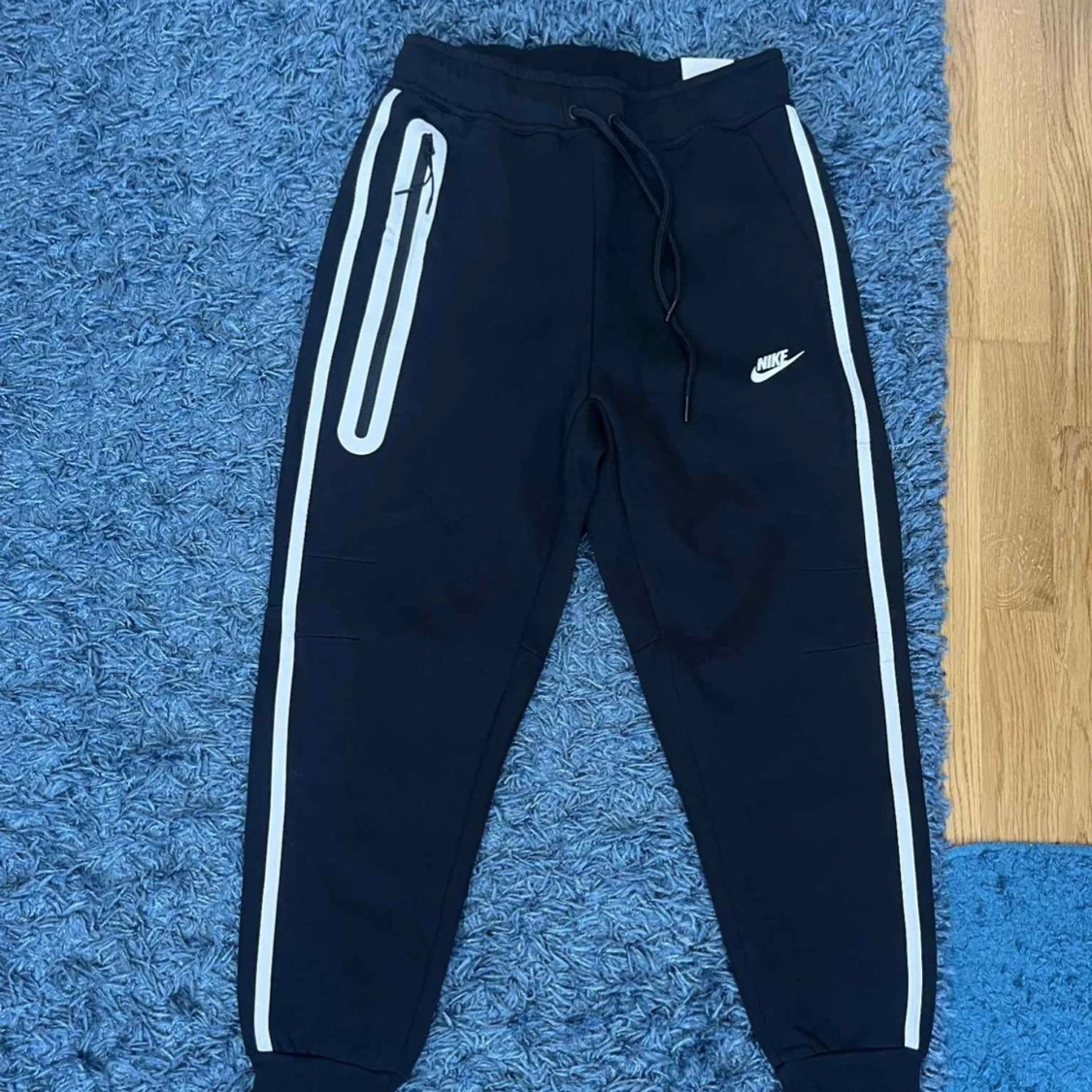 Svart Nike reflective tech fleece dress  - 3