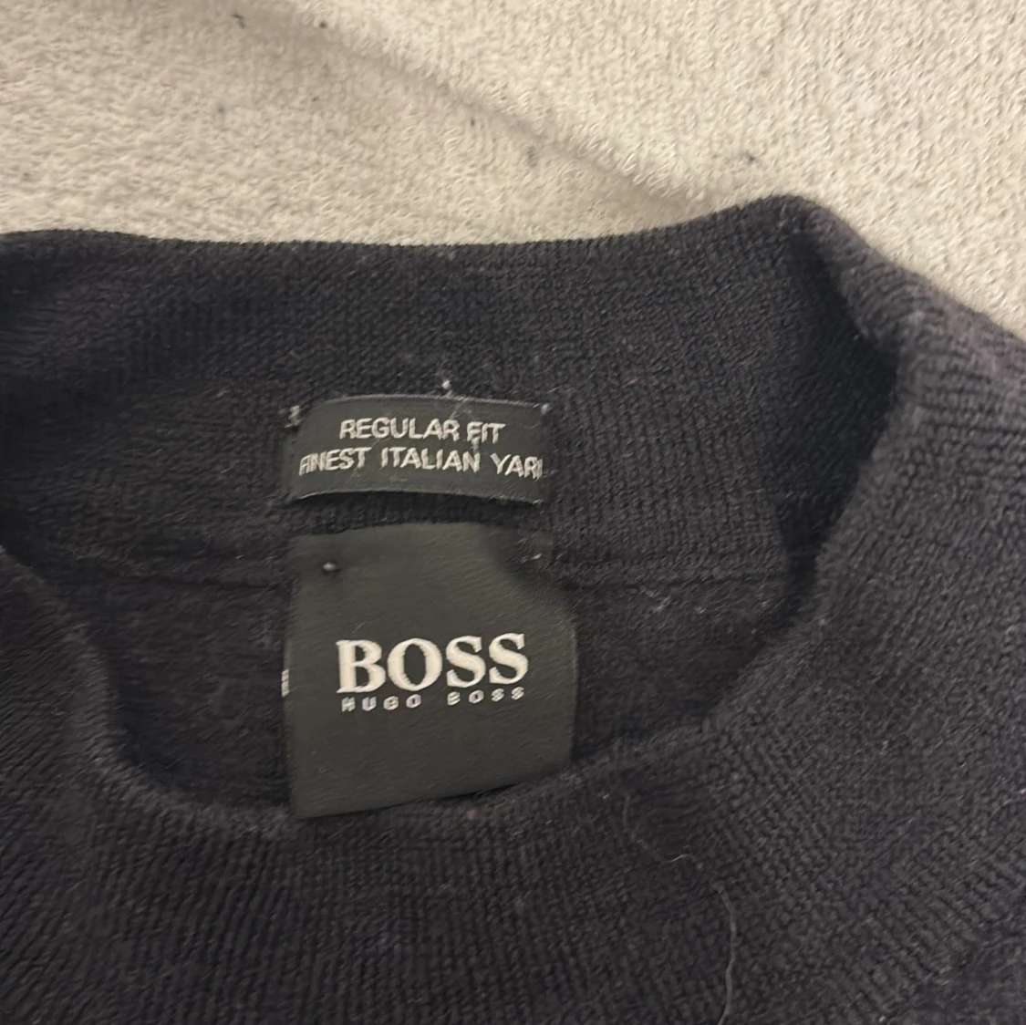 Svart stickad tröja från Hugo Boss - 1