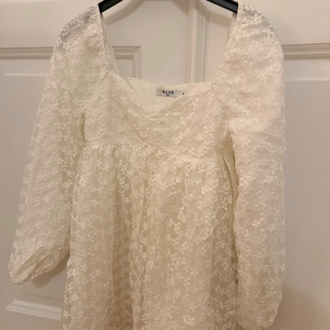 Vit kortklänning från NA-KD - 1