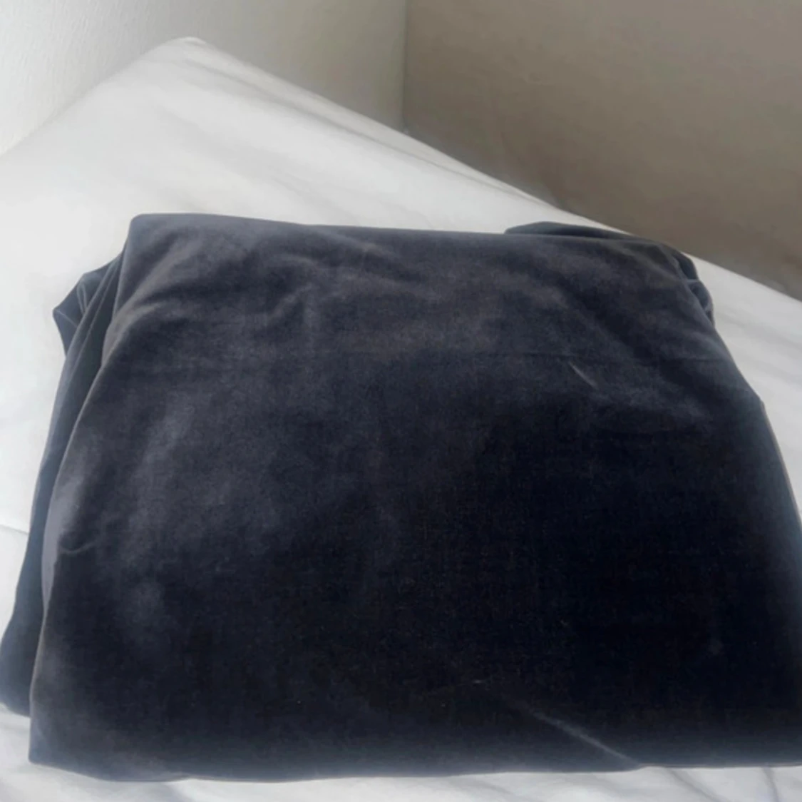 Mörkgråa sammetsgardiner  - 2