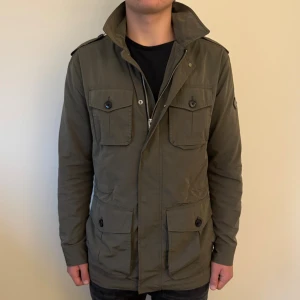 J.Lindeberg Field Jacka ”Bailey” - - Condition: 9,5/10 - Color: Olive Green  - Size: M