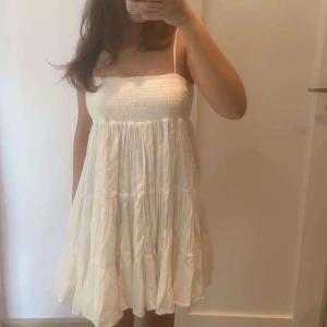 Klänning zara - Populär klänning från zara, använd få gånger och i bra skick. Pris kan diskuteras.