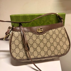 Liten väska, med låda - Redo att fraktas. Ingen kedja