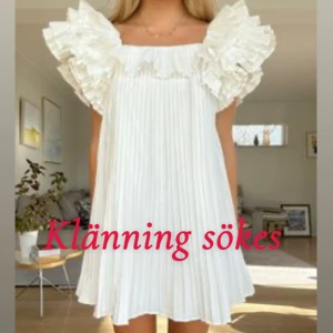 SÖKER DENNA KLÄNNING - Söker denna klänning, om du har en hör gärna av dig!!🥰🥰Pris kan diskuteras!!!