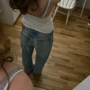 Weekday straight arrow low waist jeans - I mycket bra skick! W27 L32