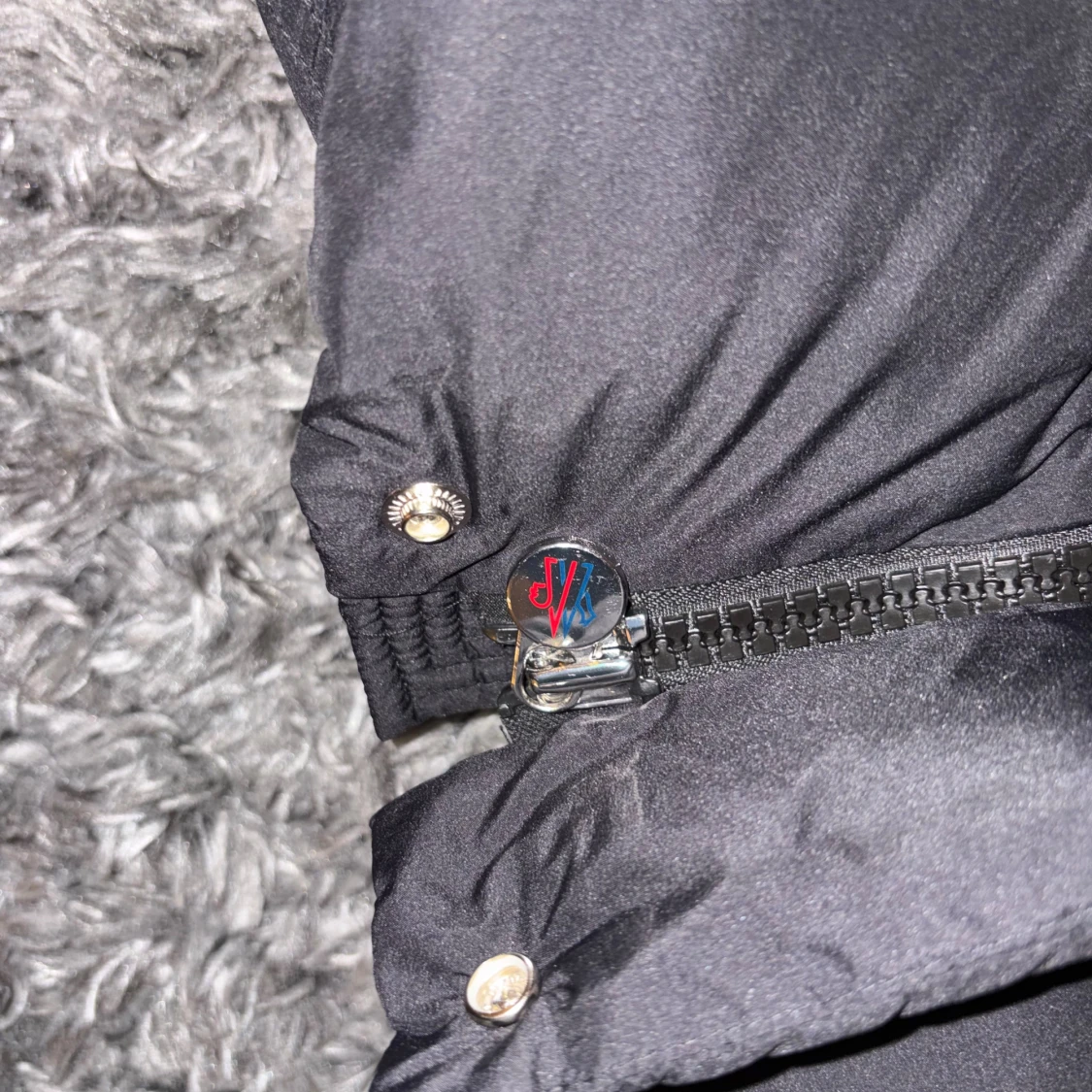 Svart Moncler pufferjacka med huva - 2