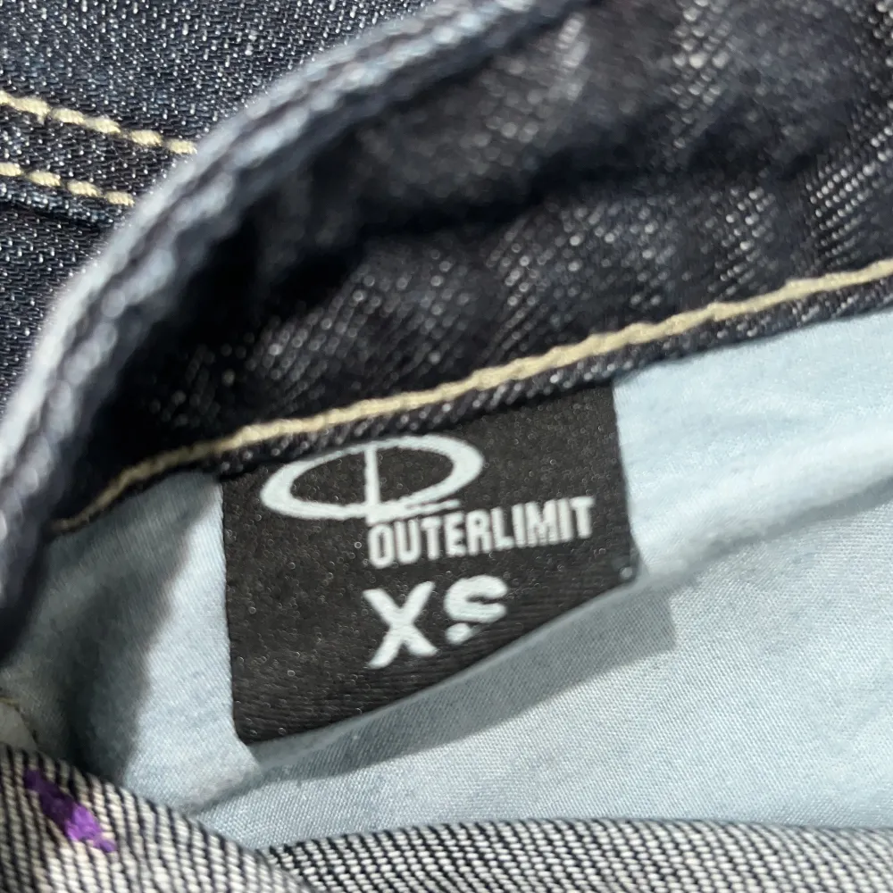 y2k outerlimit jeans in great quality! fits xxs or even xxxs💗. Jeans & Byxor.