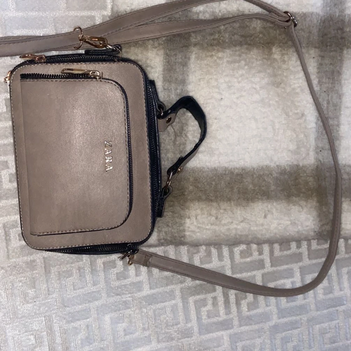 Beige axelväska från Zara - 90