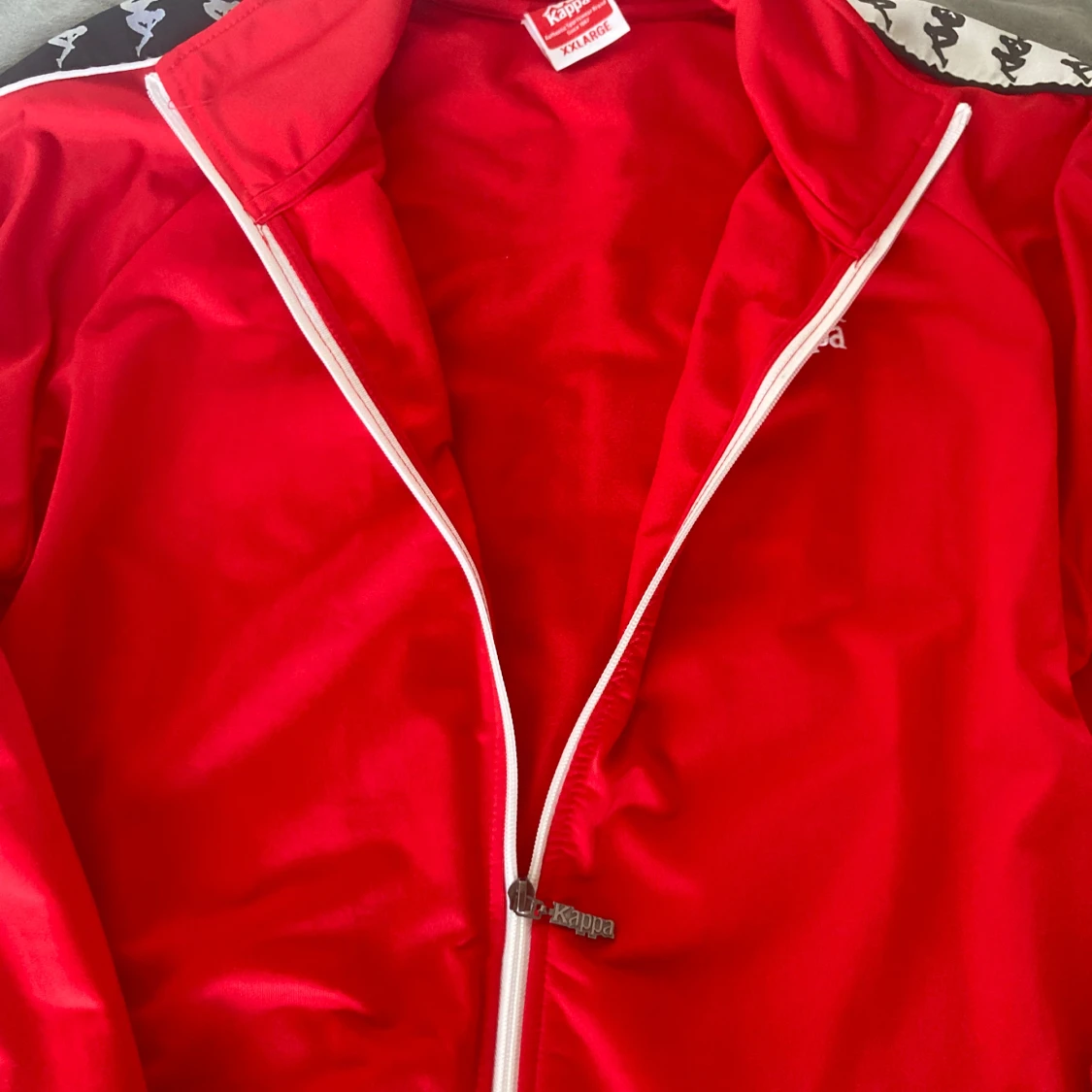 Röd träningsjacka från Kappa - 92
