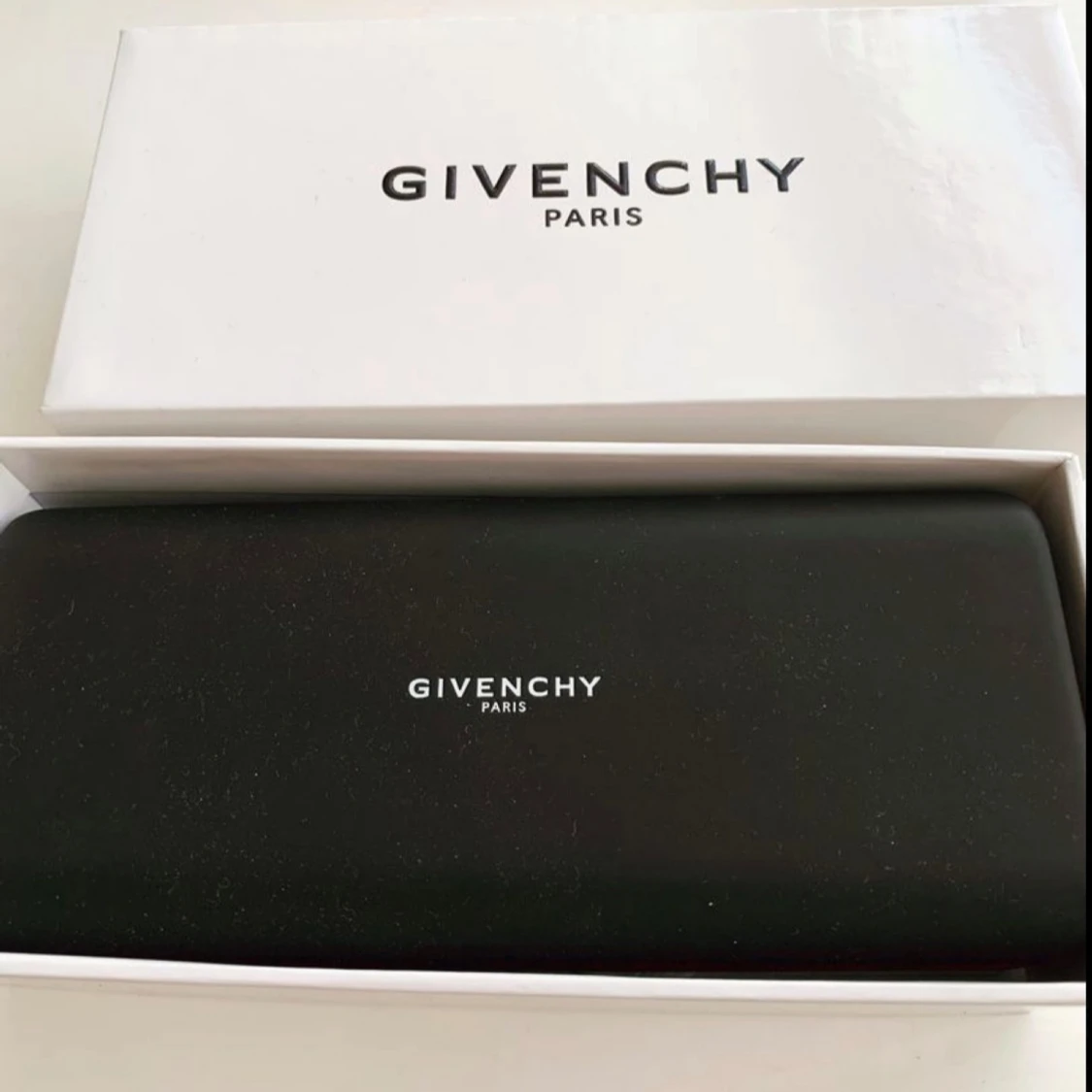 Givenchy solglasögon  - 28