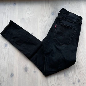 Levis jeans 512 W31 L34!! - Ett par Levis jeans i toppskick!! För ett bra pris för bara 299kr!!