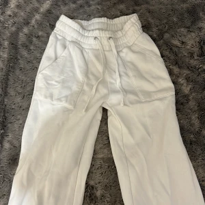 Vita Mjukis byxor  - Vita mjukis byxor från lager 157