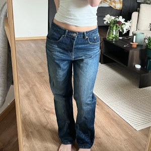 Jeans - Snygga low waist jeans från Zara! 