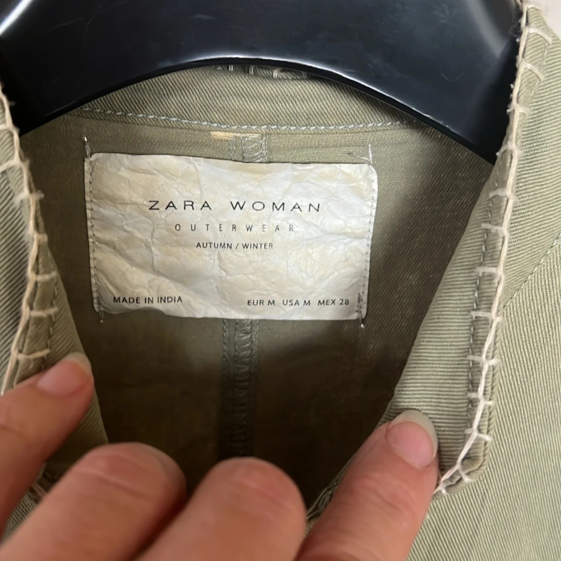 Olivgrön jacka med spetsdetaljer från Zara Woman - 90