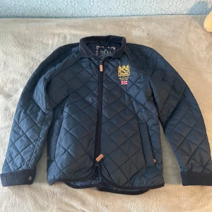 Ny morris jacka - Sprillans ny morris jacka i storlek M. Aldrig använd . Skriv om priset eller om du har några frågor