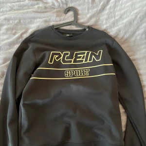 Plein sport tröja - Plein sweatshirt.  Aldrig använd  Storlek: M  