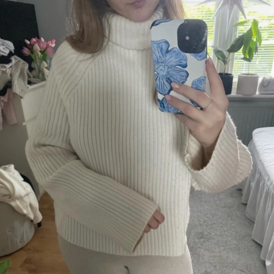 Vit stickad tröja med polokrage från hm