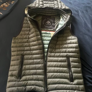 Moose knucles väst - 2000kr priset går o diskutera! Storlek M