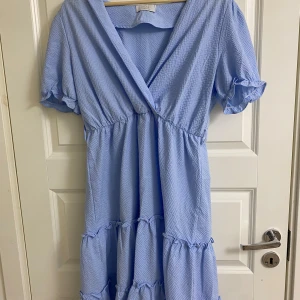 Klänning  - Använt få gånger typ 2-3