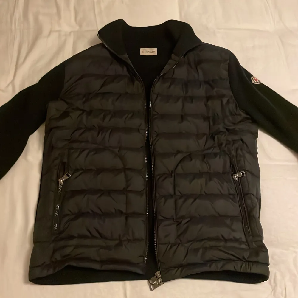 Moncler Cardigan giveaway!!! Storlek S. För att vara med så ska man följa mig på plick och lika. Vinnaren lottas den 5e november. Lycka till!. Jackor.