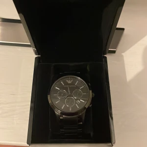Armani Klocka - 43 mm precis som ny kommer med lådan