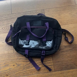 Svart itabag - Säljer en svart itabag. Dne får plats med supermycket. Pris kan diskuteras köpt för 350