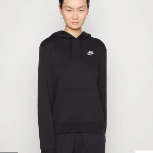 Nike hoodie💗 - (Kom privat för egna bilder)Nike hoodie aldrig andvänd o bara ligger i garderoben💗 originalpris 750 (äkta)